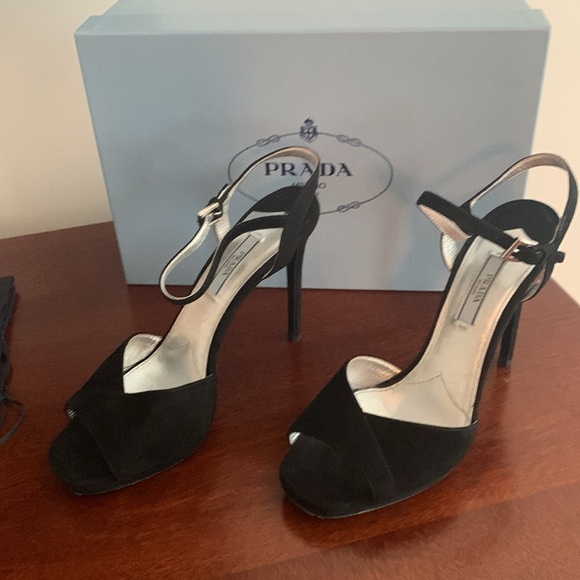 Authentic Womens gently worn Prada heels size 38/ 8 B - Picture 2 of 16
